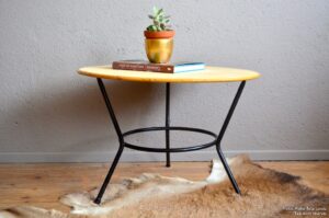 Guéridon vintage table rotin années cinquante vintage pieds métal reconstruction UAAM