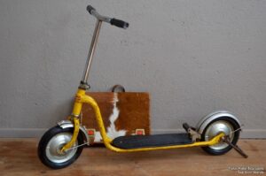 Trottinette Puky vintage Vélo enfant motobécane peugeot jaune garage rétro chrome solex draisienne ancienne jouet enfant