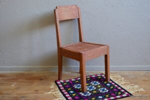 Petite chaise enfant bois massif vintage rétro patiné rouge rustique bohème gipsy chic primitif french campagne