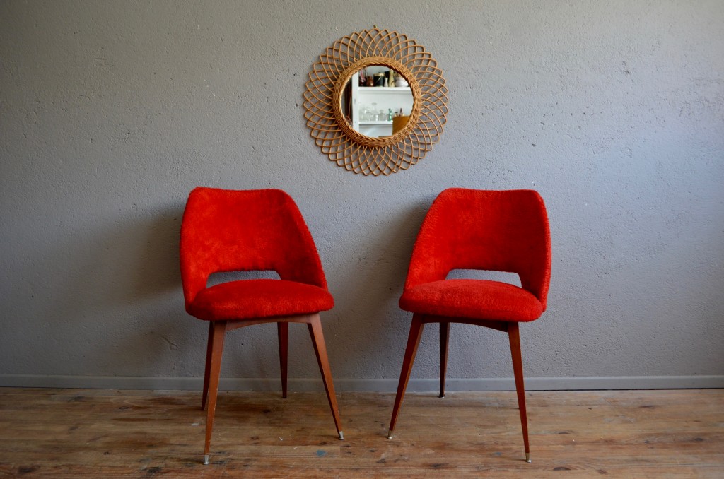 chaise moumoute vintage rouge