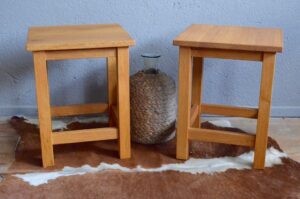 Tabouret en chêne massif artisanal minimalistes modernistes dlg Pierre Chapo Ch. Perriand Pierre Jeanneret