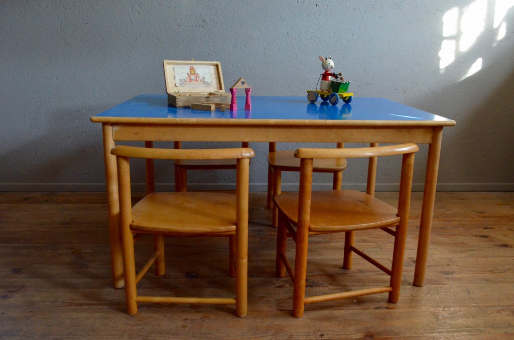 Chaises enfant en bois et formica