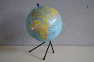 Globe terrestre tripode carton ancien vintage déco géographie bureau enfant décoration Michard Pris