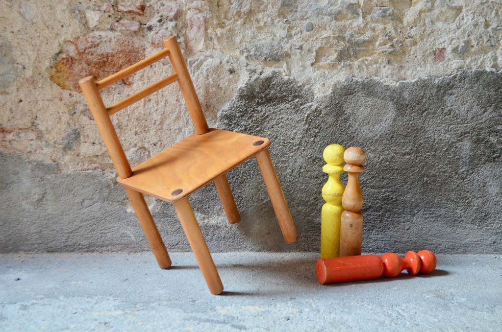 Petite chaise enfant tout bois - L'atelier Belle Lurette, Rénovation de  meubles vintage