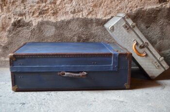 Malle cabine ancienne bleue décoration voyage valise ancienne