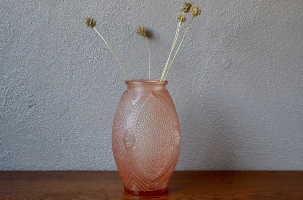 Vase Art Déco en verre rose Vase Art Déco en verre rose