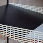 Table basse moderniste bicolore design midcentury métal et bois