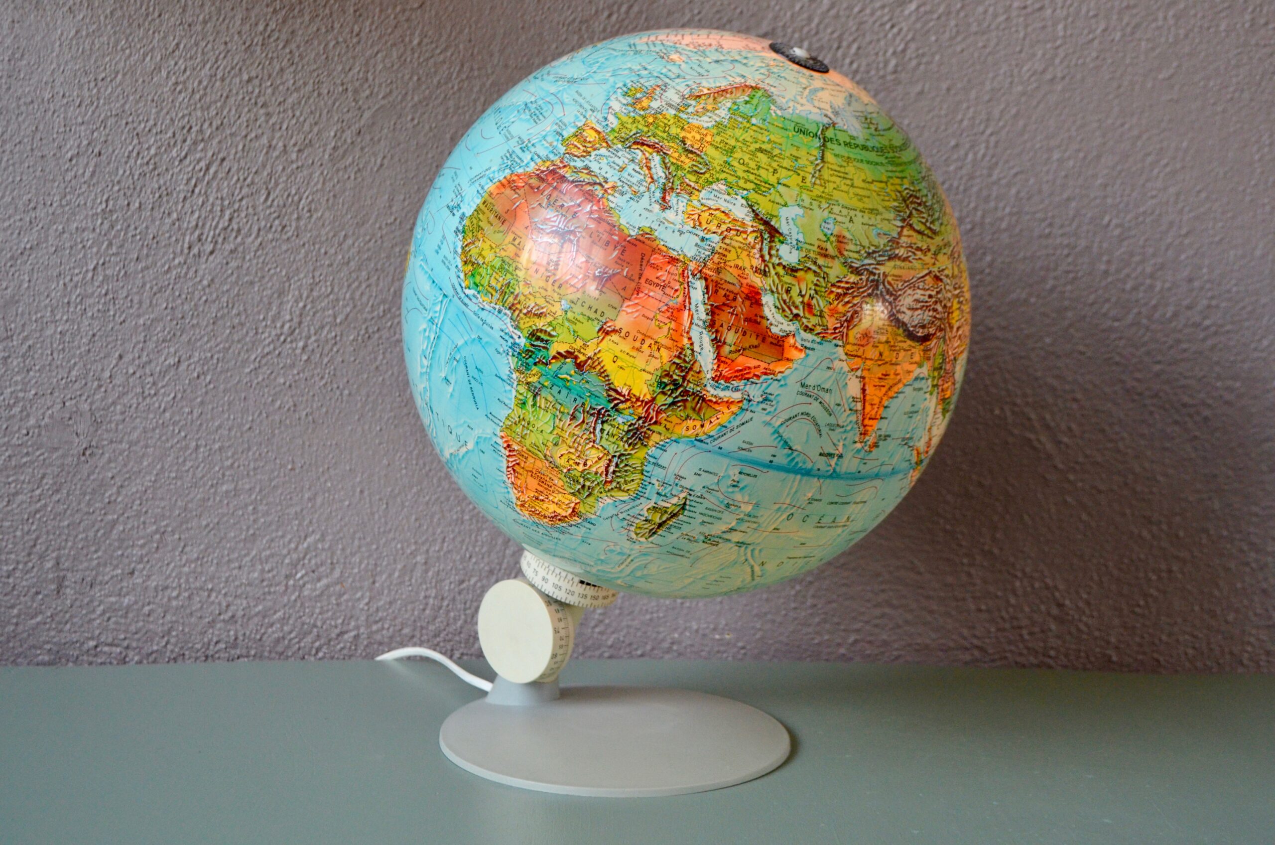 Globe terrestre lumineux vintage