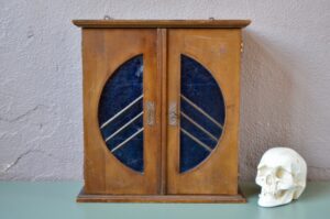 Petite armoire meuble de pharmacie art nouveau Jugenstil années 20 en bois meuble et verre