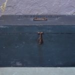 Coffre à jouets malle en bois vintage rétro bohème patine