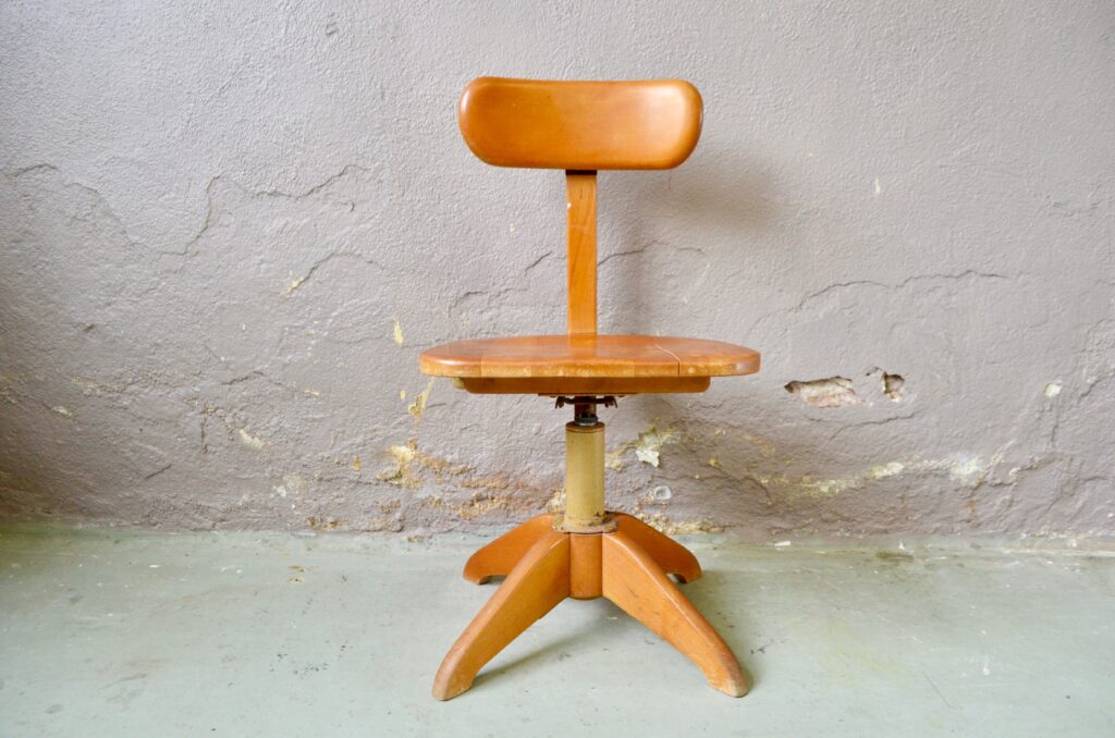 Chaise d'atelier indus années 40 bauhaus Design Suisse Stoll Giroflex