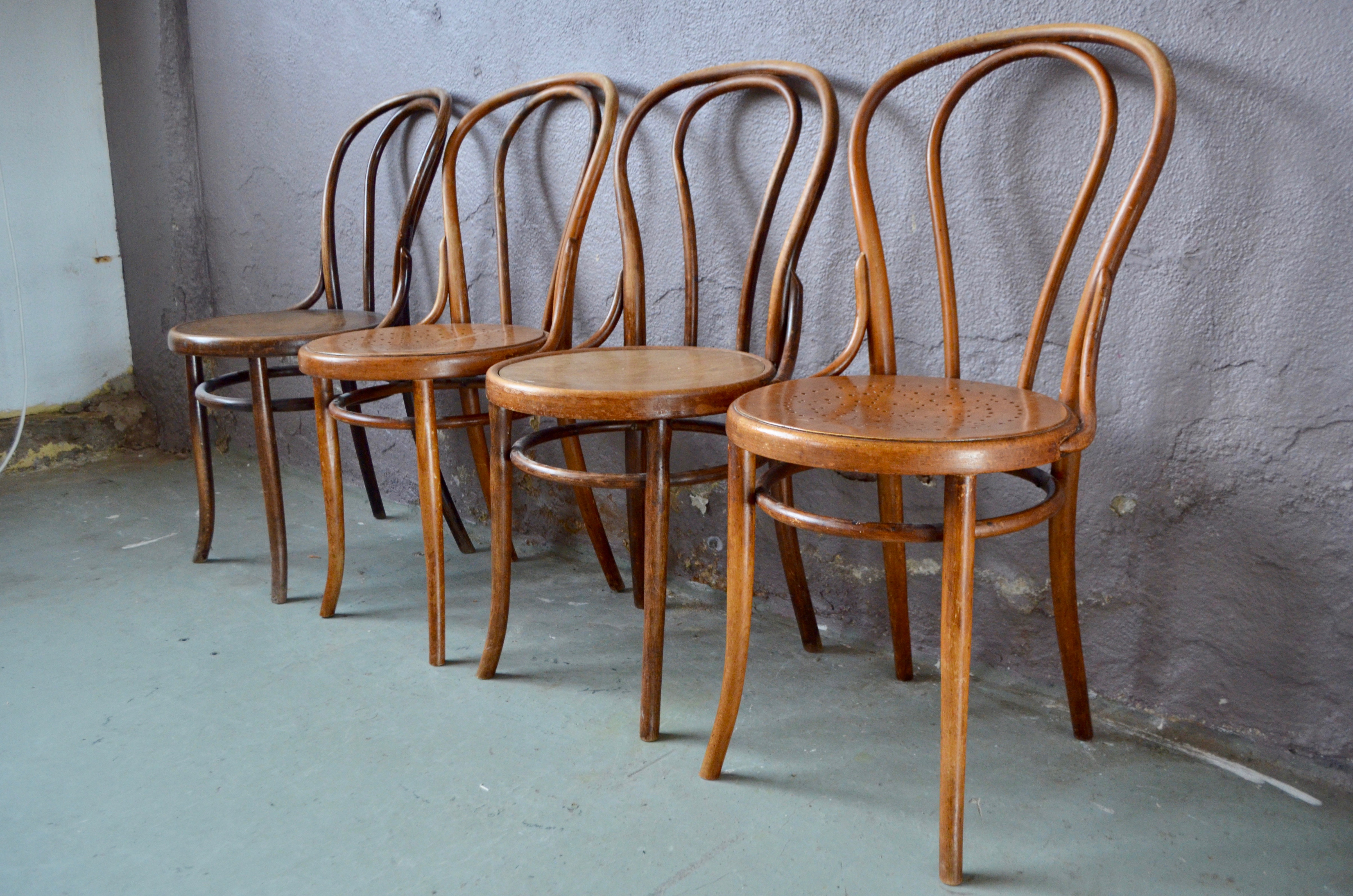 Chaises bistrot JJ Kohn N°18  L'atelier Belle Lurette, Rénovation de