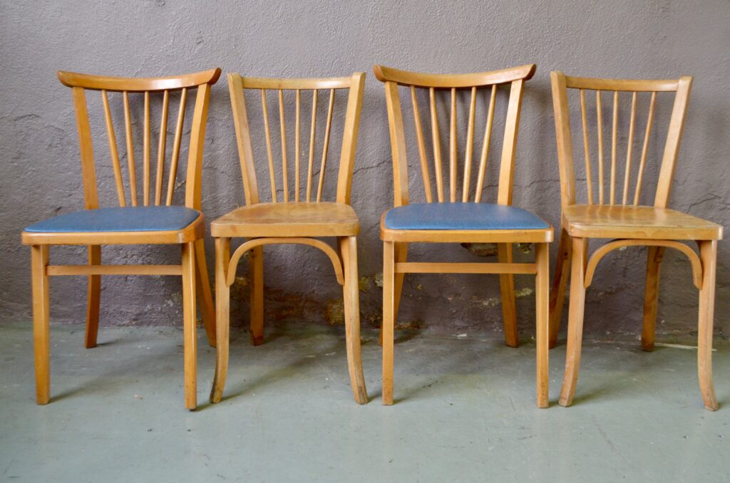Chaises dépareillées Rockabilly Chaises dépareillées Rockabilly