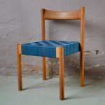 Chaises en bois et sangle design minimaliste brutaliste