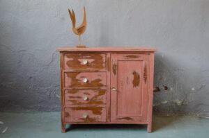 Commode ancienne buffet parisien années 20 patinée vieux rose bohème 