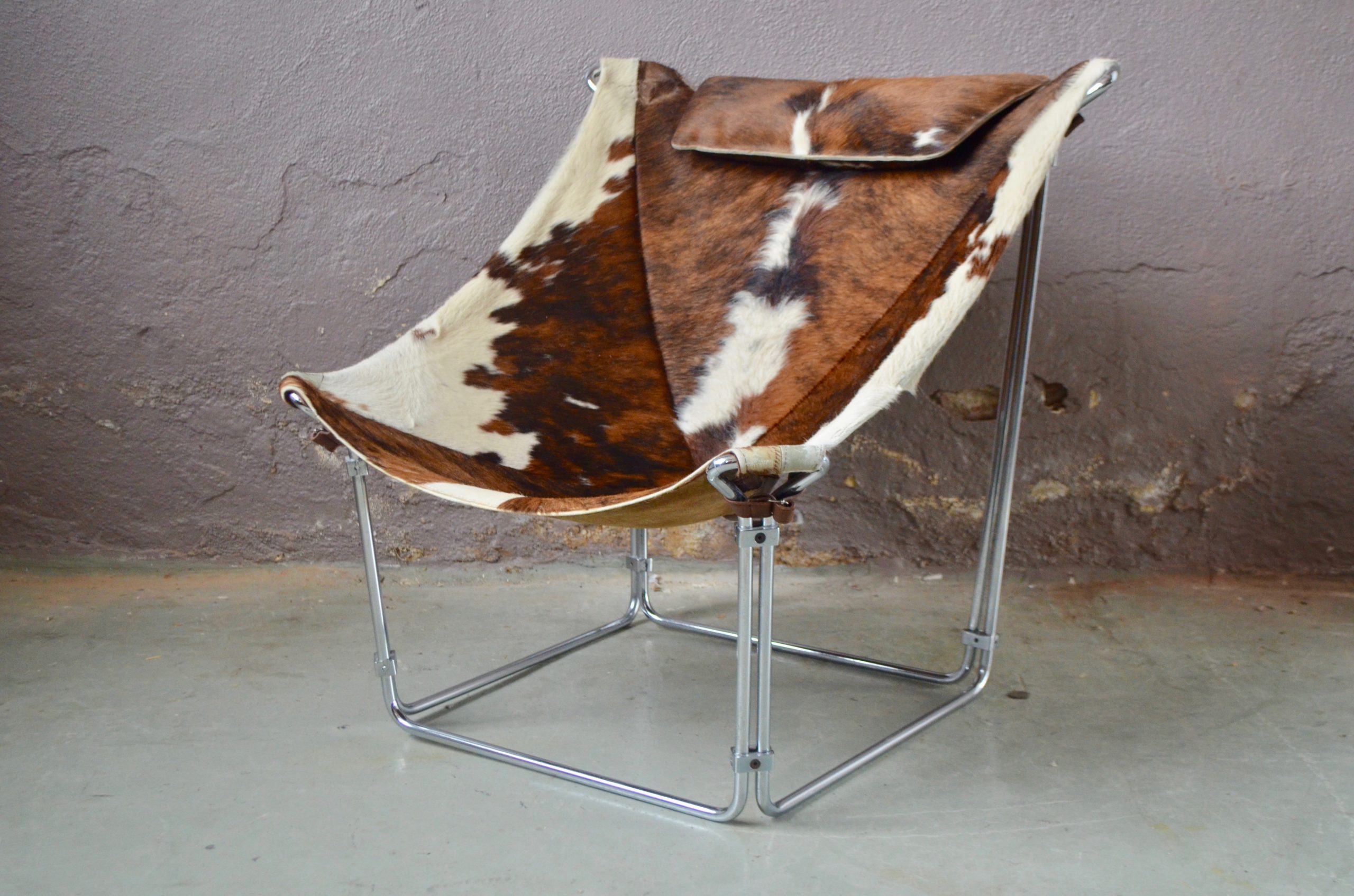 fauteuil "Buffalo" du designer chinois Kwok Hoi Chan édité par Steiner moderniste
