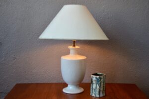 Lampe de table luminaire design céramique blanche craquelée coquille d'oeuf