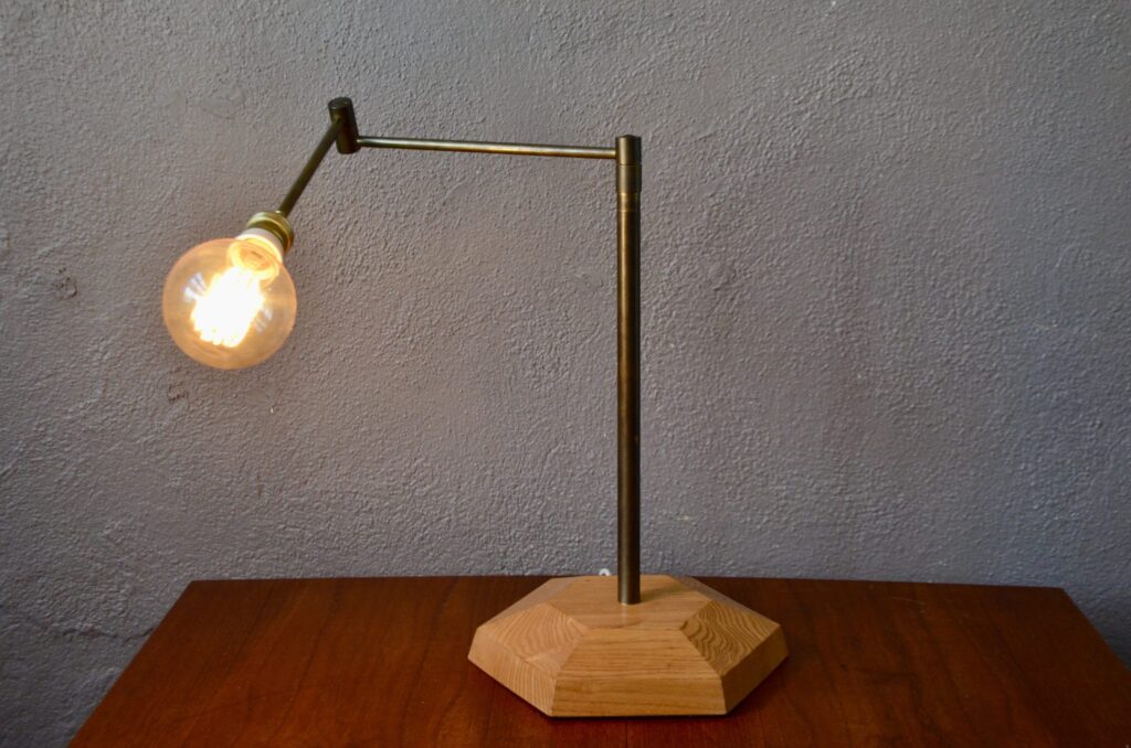 Lampe de able ou de bureau minimaliste anthroposophe design Suisse