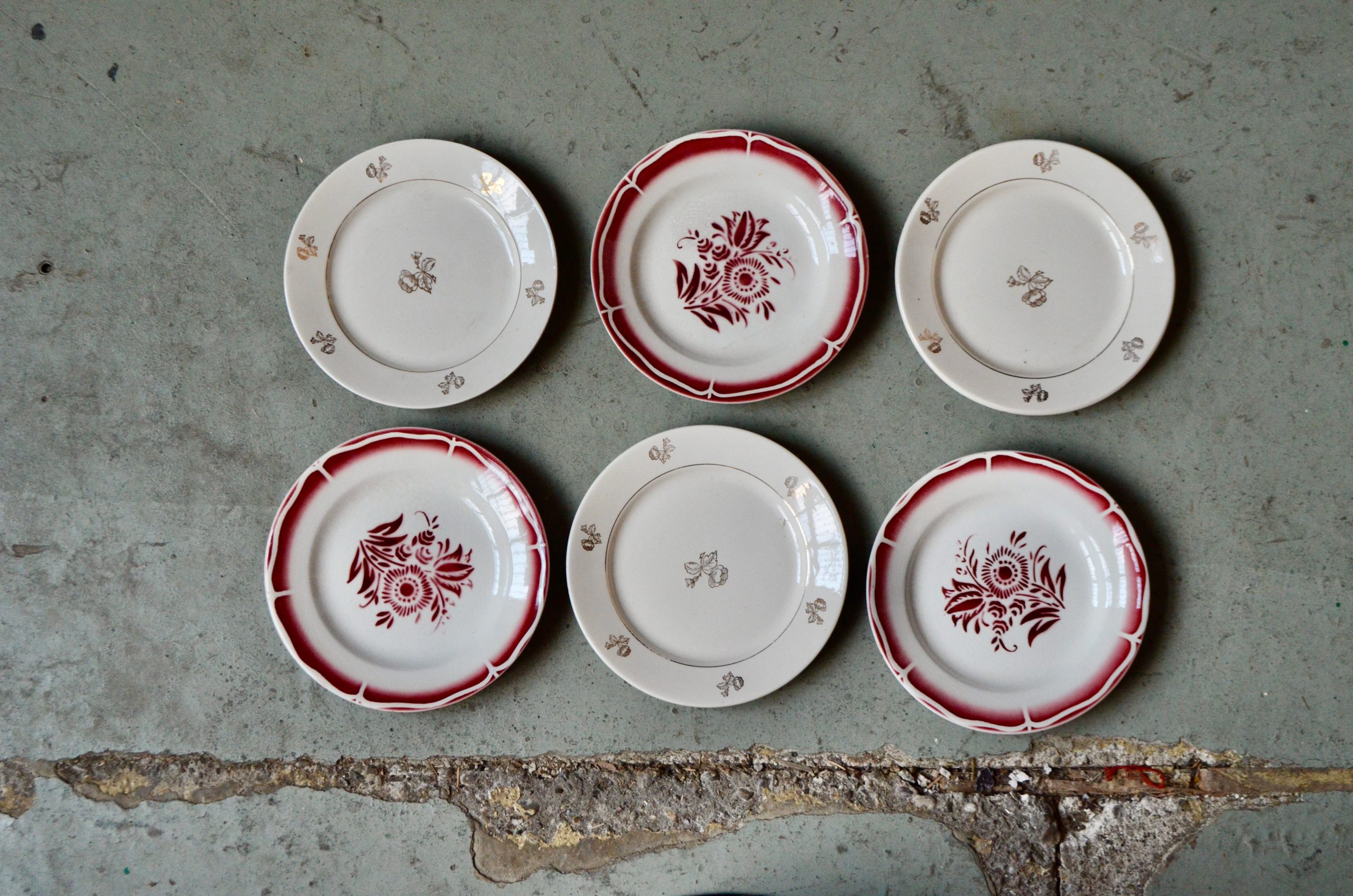 Assiettes vintage rétro dépareillées bohème vaisselle ancien campagne chic rustique art de la table