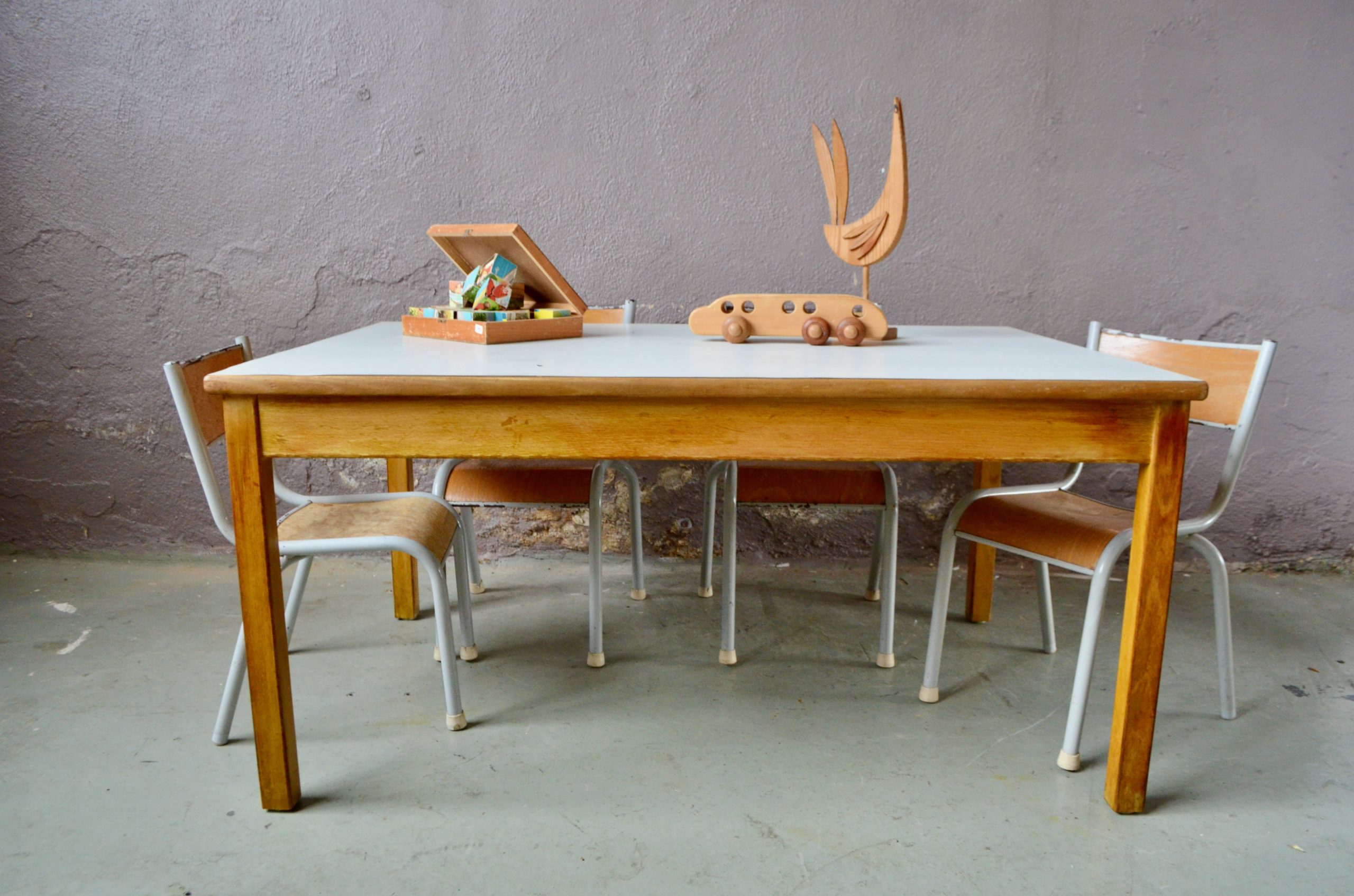 Table d'activités vintage rétro montessori steiner mobilier en bois design années 70 chambre enfant