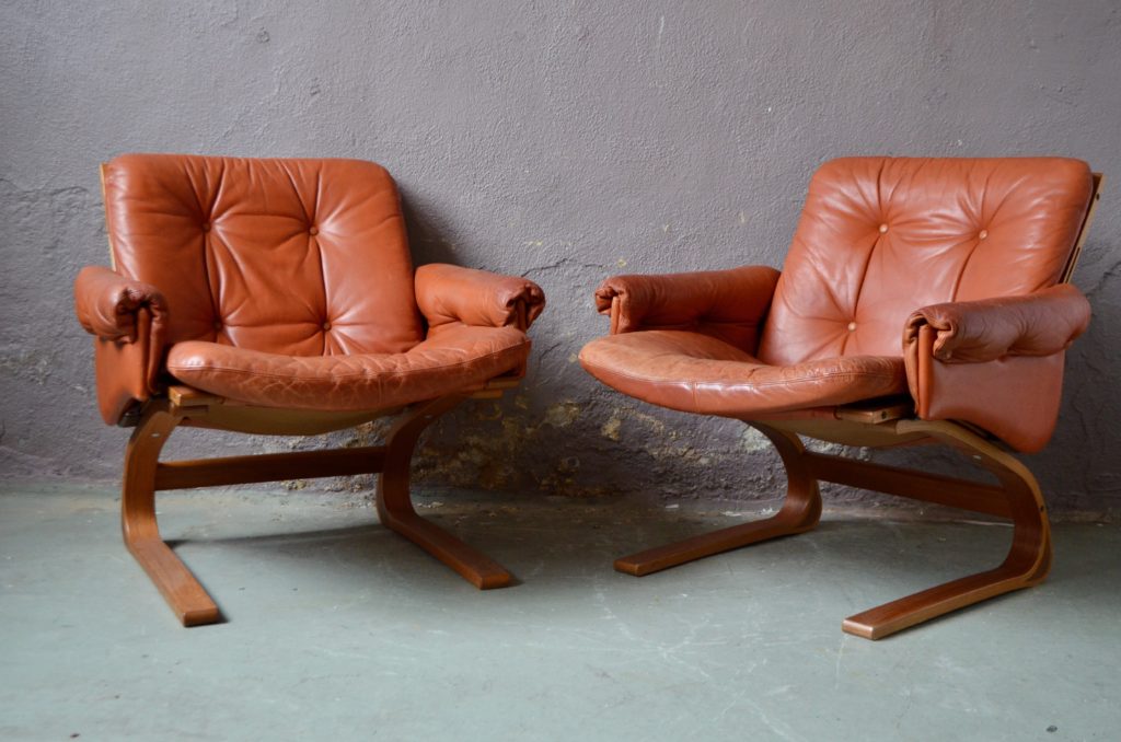 Fauteuils Lounge Elsa & Nordahl Solheim pour Rybo Rykken & Co Fauteuils Lounge Elsa & Nordahl Solheim pour Rybo Rykken & Co