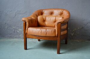 Fauteuil club chesterfield scandinave ancien 