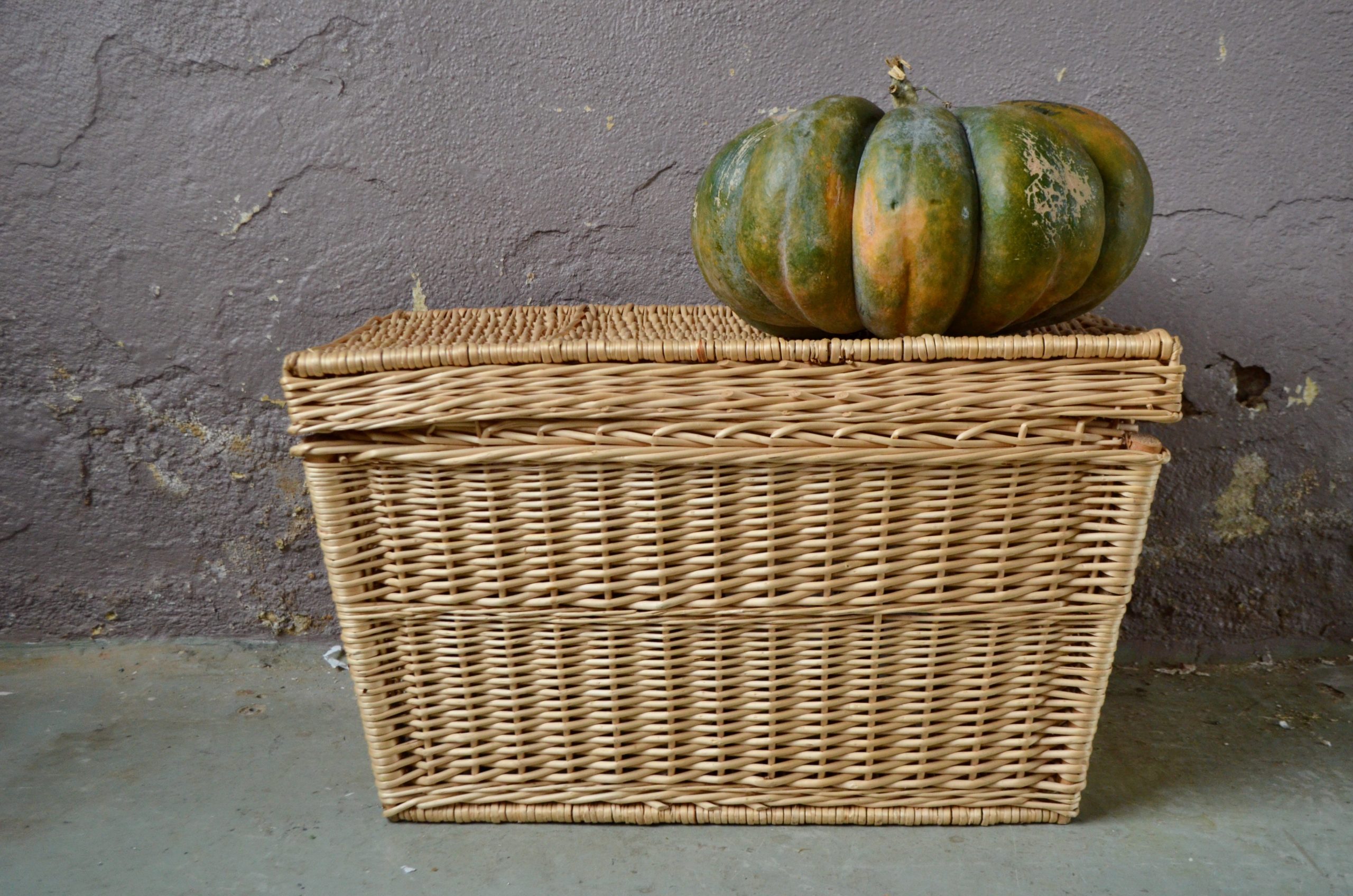 Grand panier en osier Théophile - L'atelier Belle Lurette, Rénovation de  meubles vintage