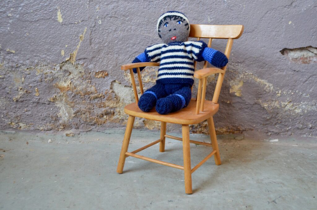 Chaise de poupée jouet enfant en bois style vintage scandinave