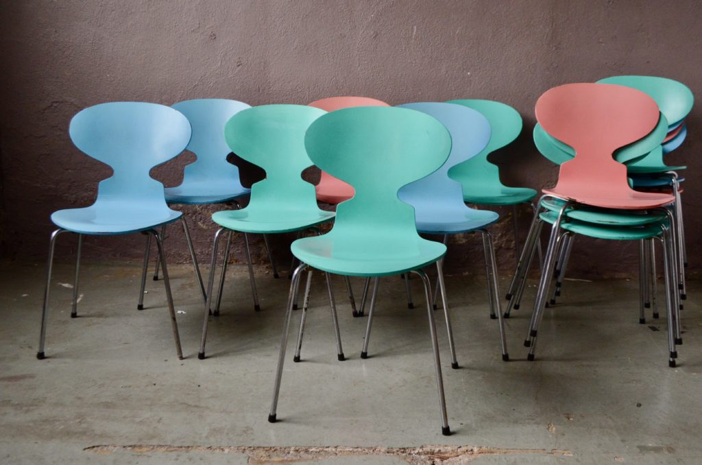 Série de 14 chaises Ant de Arne Jacobsen pour Fritz Hansen Série de 14 chaises Ant de Arne Jacobsen pour Fritz Hansen