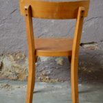 Petite chaise enfant en bois vintage scandinave de la marque baumann