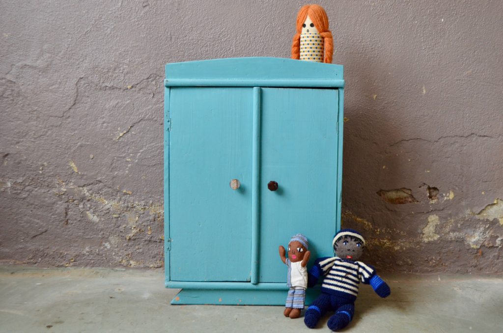 Armoire de poupée Colette Armoire de poupée Colette