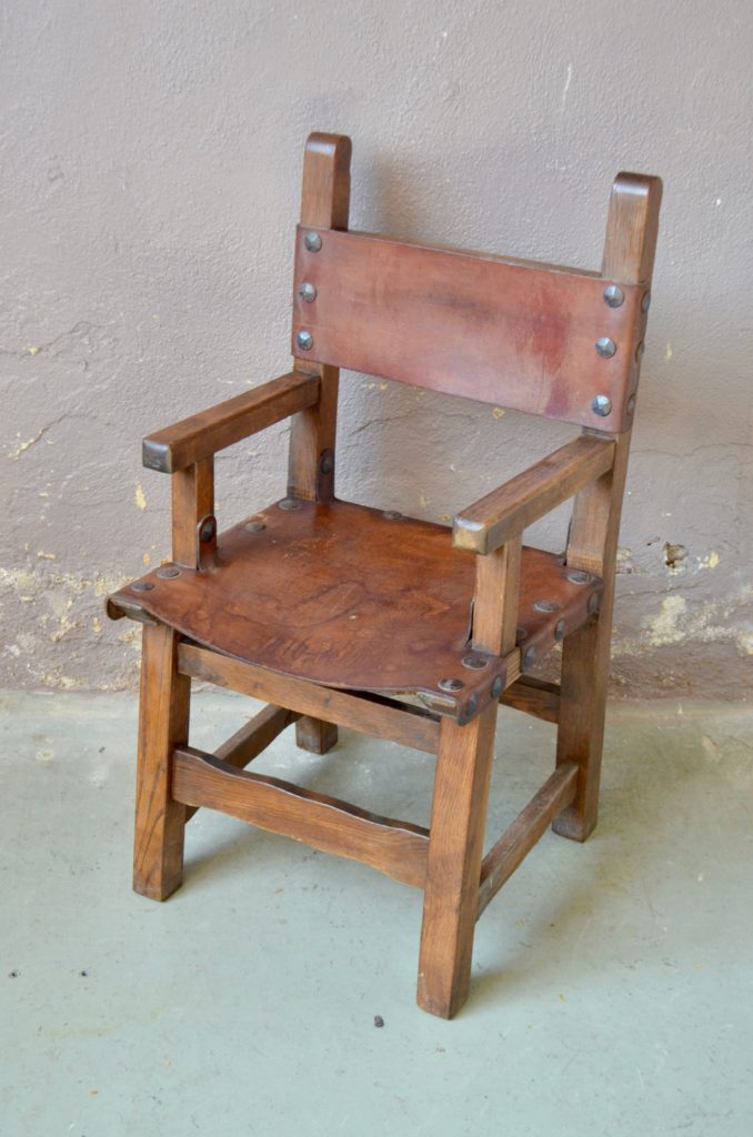 Achille, fauteuil scandinave en bois et cuir camel – Debongout