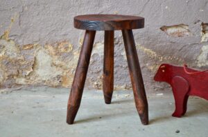 Tabouret tripode de berger pieds gourdins rustique primitif wabi sabi vintage ferme chalet boho 