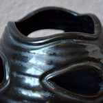 Vase à col ajouré noir Les potiers d'Accolay céramique 50 vintage minimaliste tribal ikebana