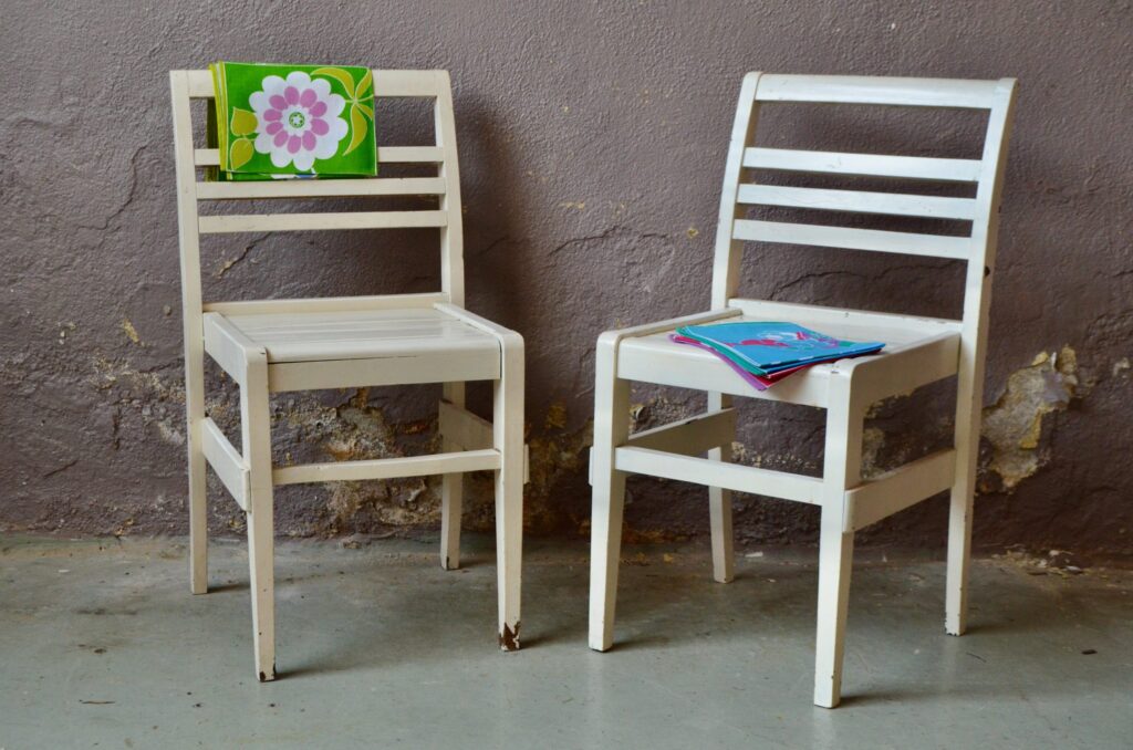 Paire de chaises blanches René Gabriel Paire de chaises blanches René Gabriel