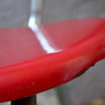 Paire de chaises design midcentury  plastique et métal chromé rouge