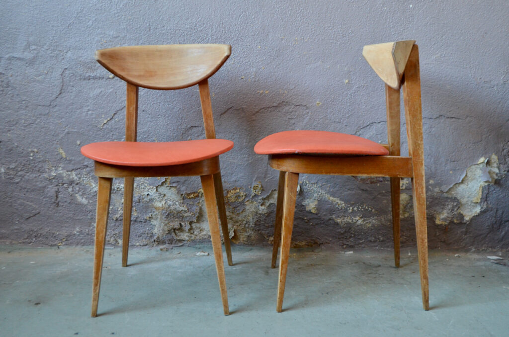 Paire de chaises vintage scandinave bois et skaï orange design modernsite