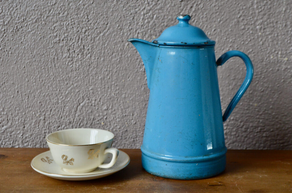 Cafetière bleue émaillée Cafetière bleue émaillée