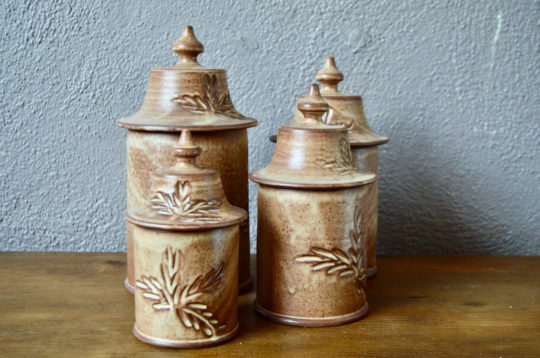 Série de 4 pots couverts les potiers de Vallauris style bohème et wabi sabi