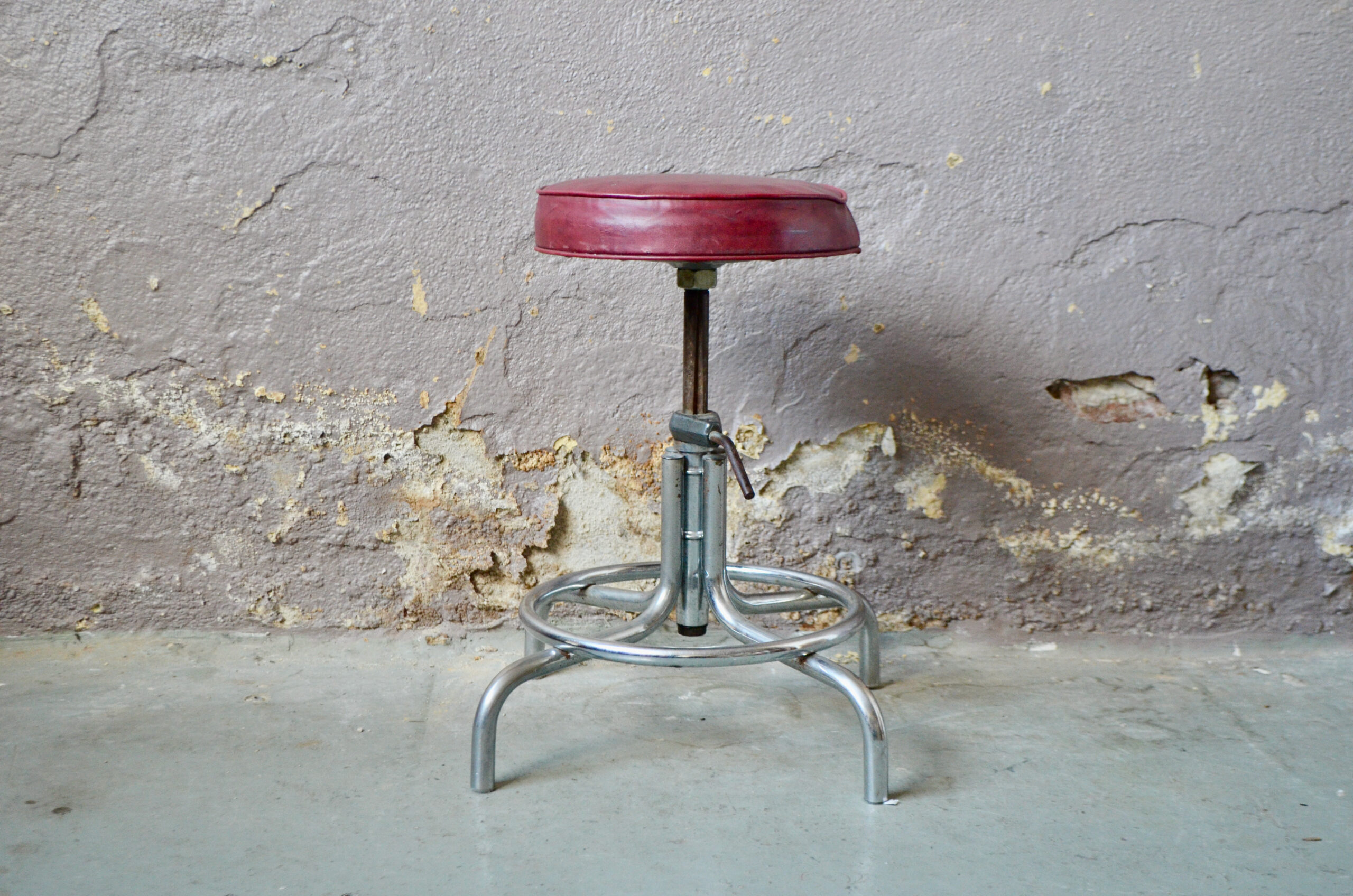 Tabouret d'atelier pivotant - L'atelier Belle Lurette, Rénovation de  meubles vintage