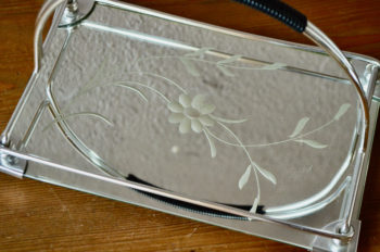 Plateau art déco  métal miroir vintage motif fleuri bohème et vintage