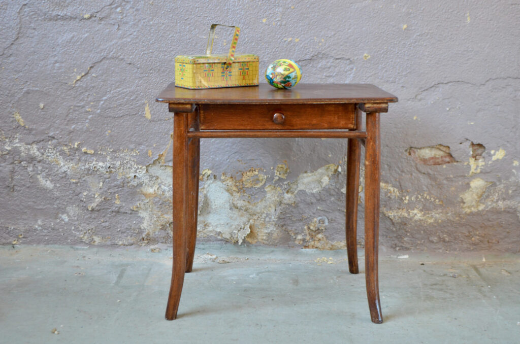 Bureau enfant en bois courbé pupitre antique bohème shabby chic