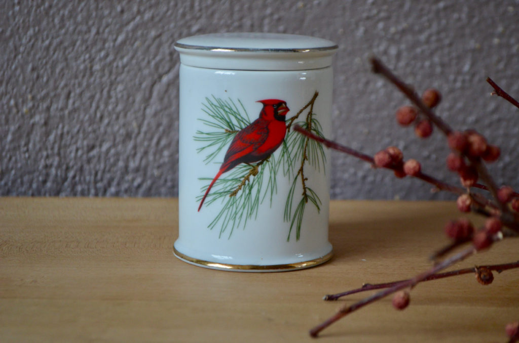 Boîte à l’oiseau en porcelaine de Paris Boîte à l’oiseau en porcelaine de Paris