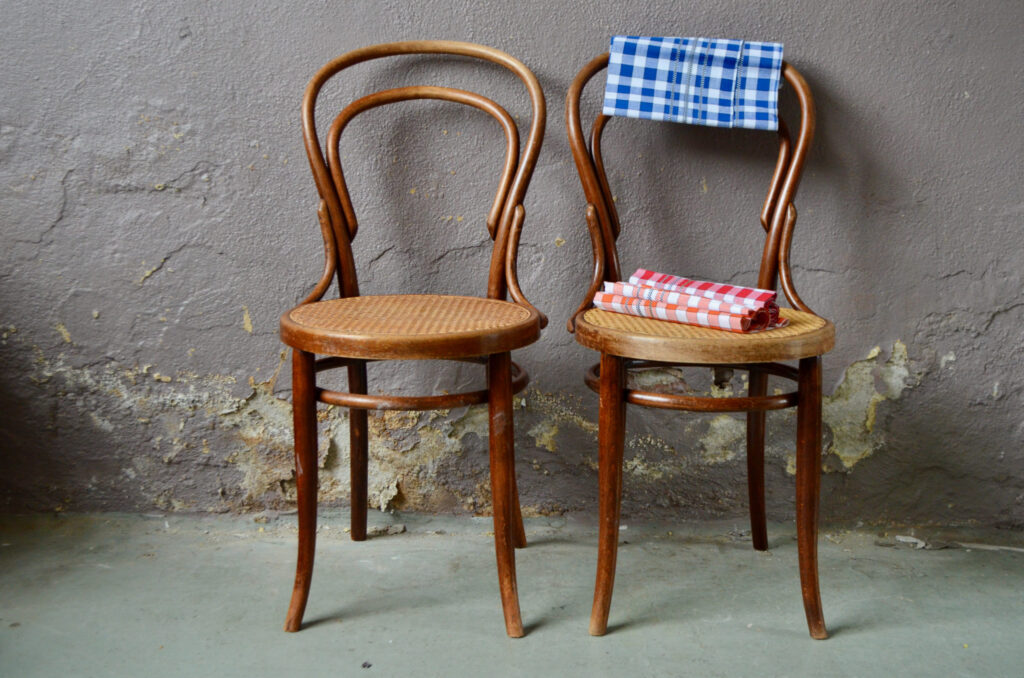 Série lot paire de Chaises bistrot Kohn n°14 vintage rétro en bois courbé bohème