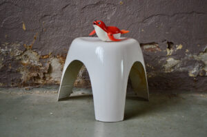 Sori Yanagi Tabouret Elephant stool blanc moderniste vintage design japon futuriste organique fibre de verre