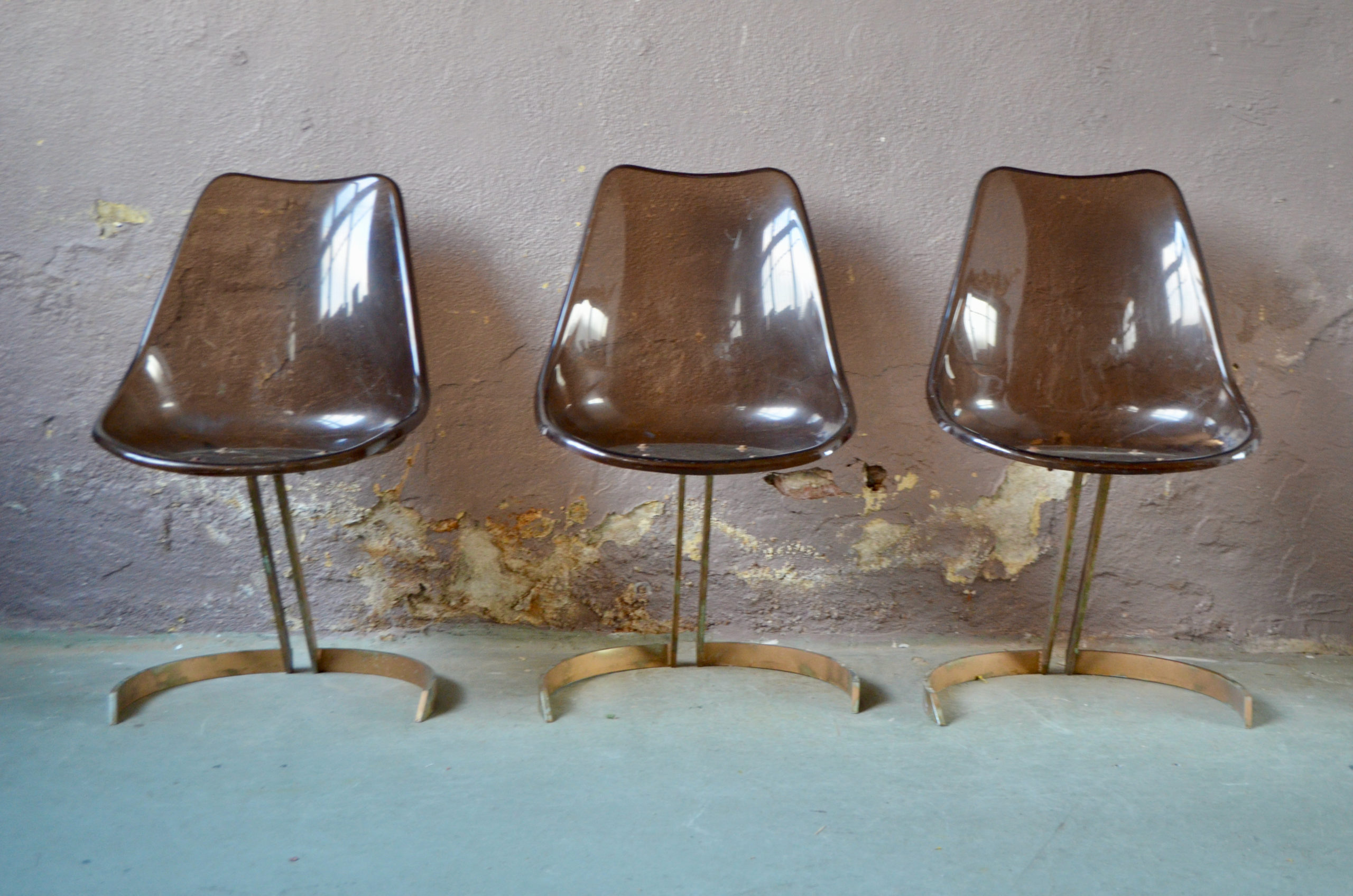 Chaise de Bureau Pivotante Spage Age en Verre Plexiglas Fumé, 1960s en  vente sur Pamono