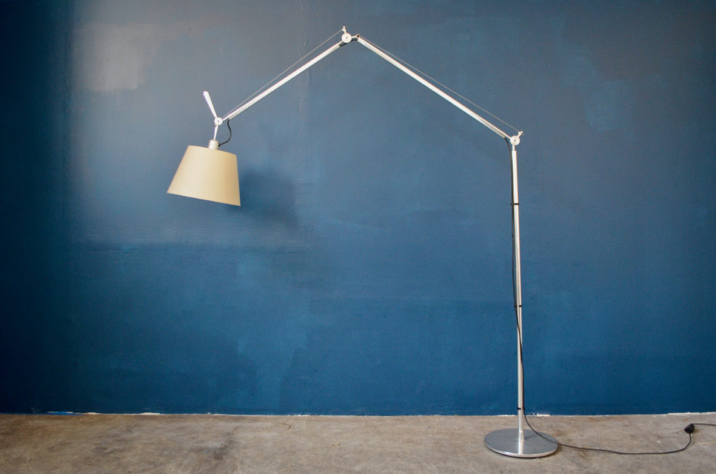 Lampadaire Tolomeo Mega Terra de Michele de Lucchi pour Artemide Lampadaire Tolomeo Mega Terra de Michele de Lucchi pour Artemide