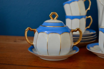 Service à thé en porcelaine style Art déco et bohème bleu et or