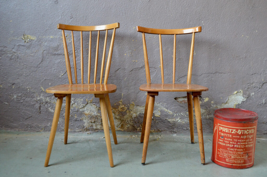 Paire de chaises design vintage scandinave en bois bistrot anciennes