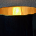 Lampe en céramique zoomorphe cheval style Hollywood Regency noir et or